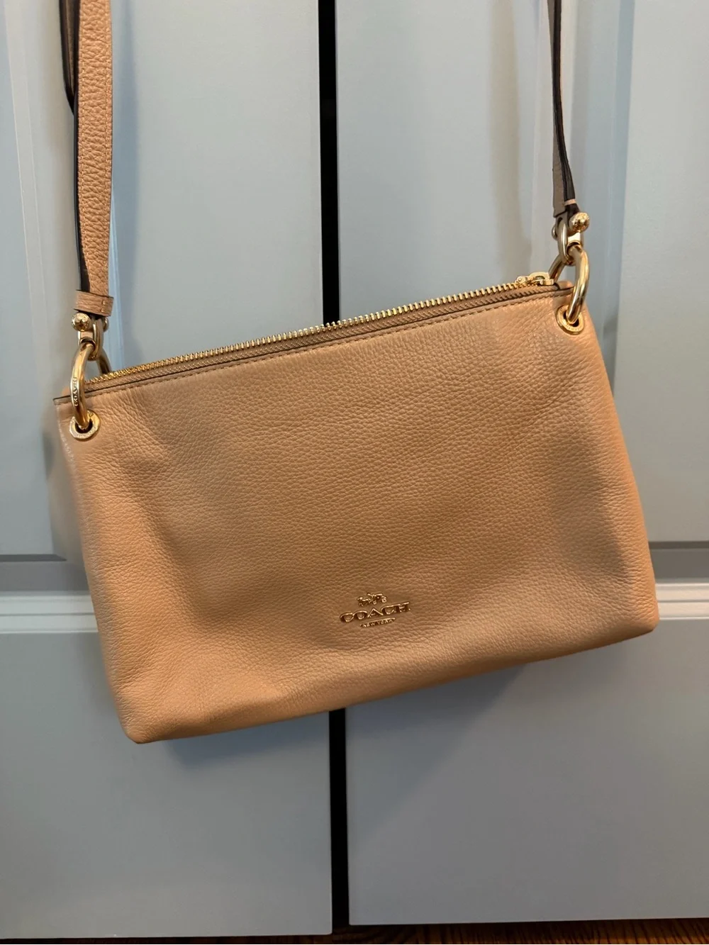 Coach Pebbled Leather Crossbody in Beige-Tan with Gold Hardware - Picture 2 of 9